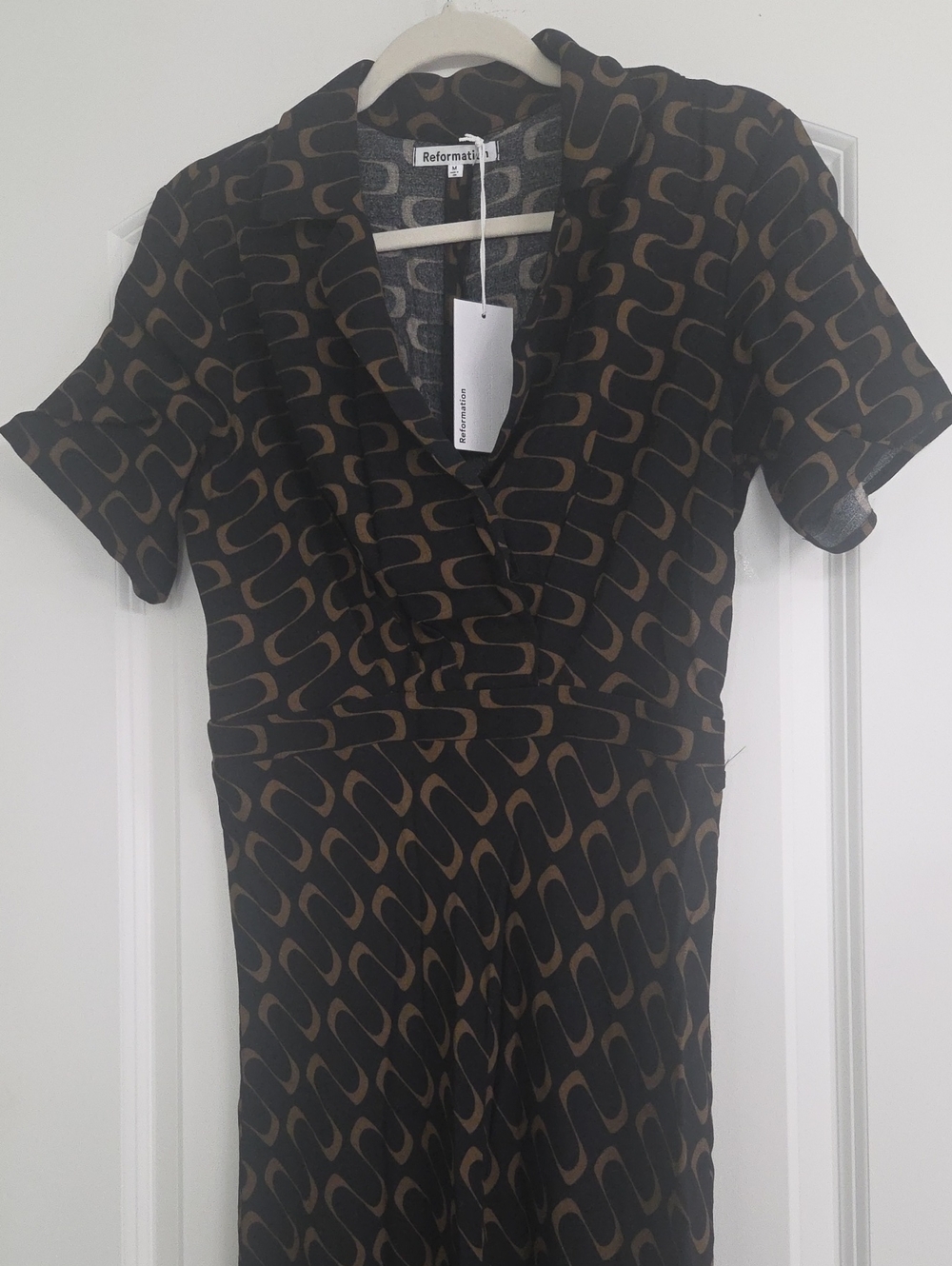 NWT Beautiful Reformation Dress In Linguini Print. Black And Gold. Flaw